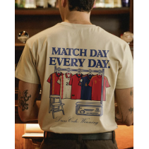 Feeberse|Camiseta fútbol retro Matchday Selección29,95 €21,04 €GambeaCASUAL