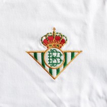 Feeberse|Polo fútbol retro blanco Real Betis59,95 €49,55 €TIENDA REAL BETISRopa oficial clubes